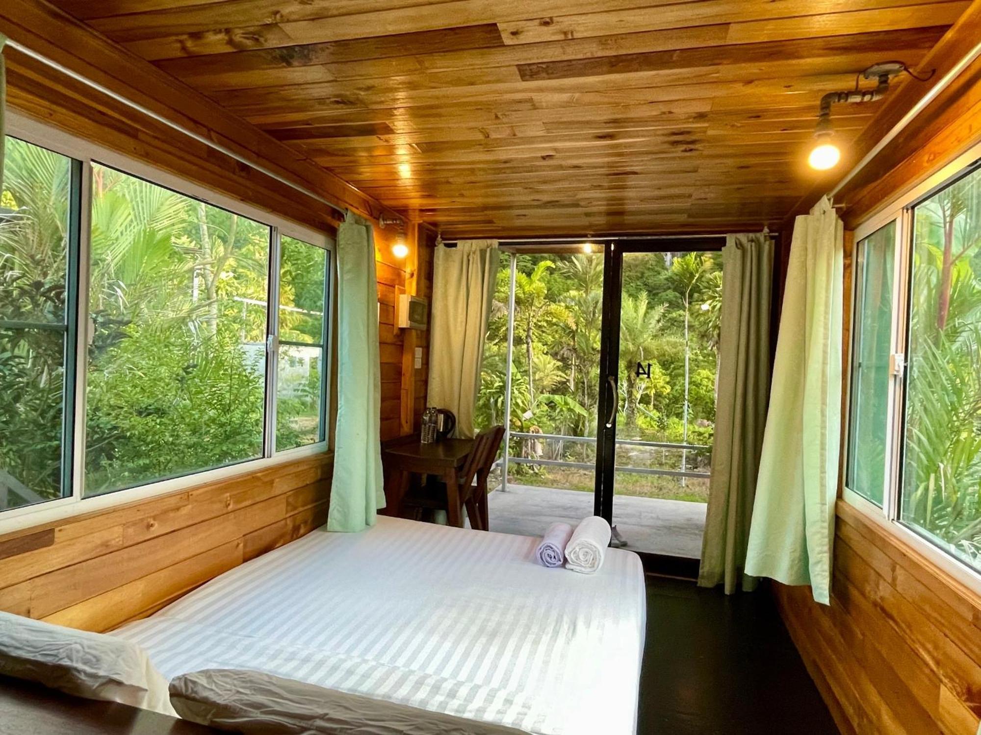 The Camper Lodge Khao Sok Ban Bang Bon Exterior photo